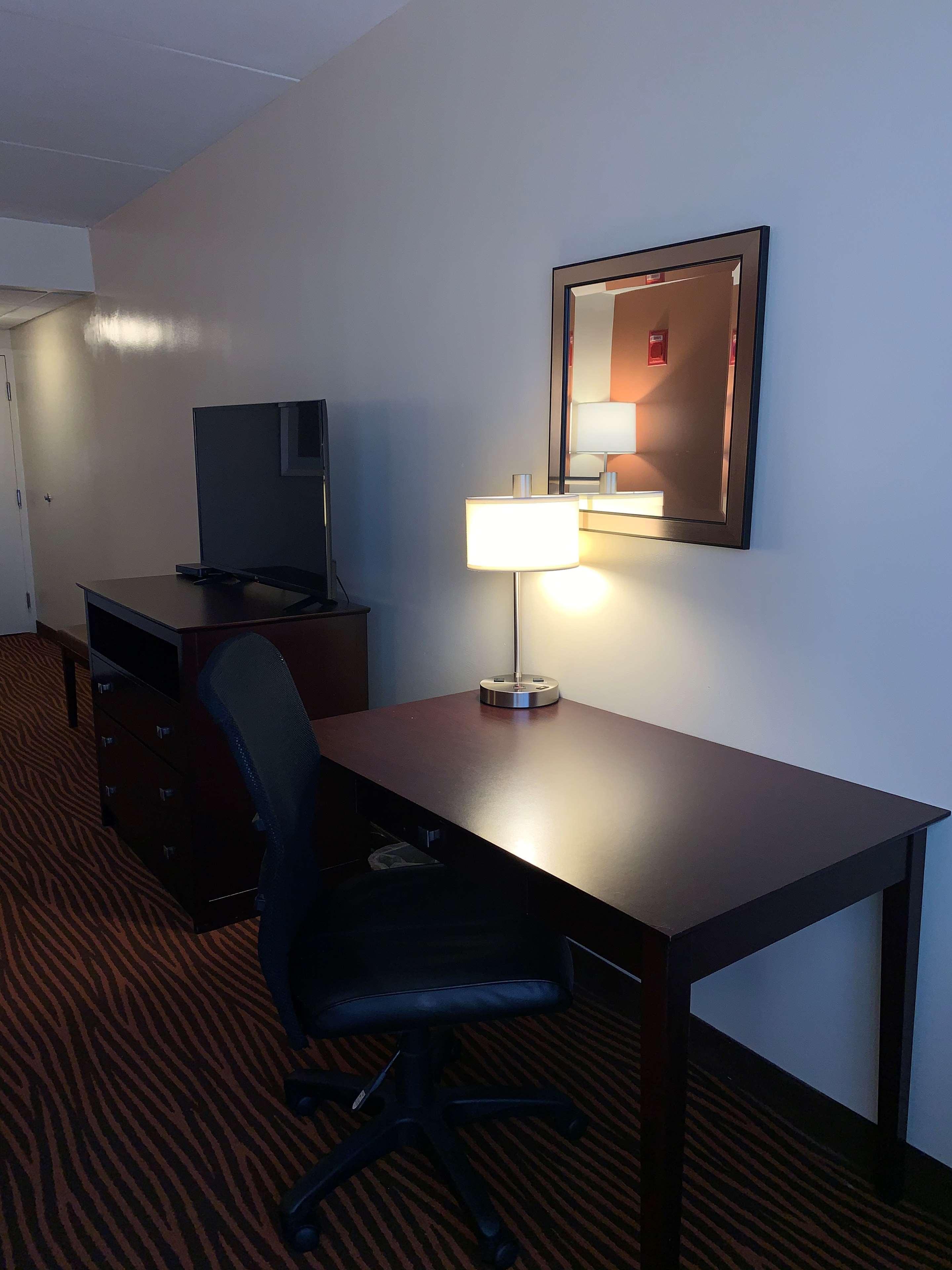 Best Western Executive Hotel New Haven-Уест Хейвън Екстериор снимка